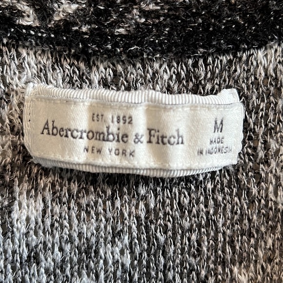 Abercrombie & Fitch sweater with a fringe on the bottom. - Picture 2 of 5